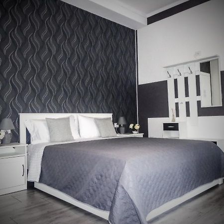 Chloe'S Rooms Cagliari Bagian luar foto