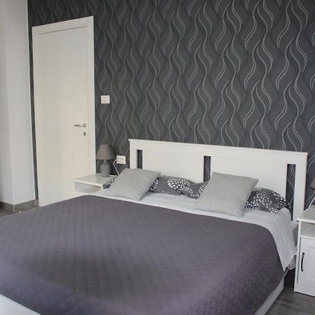 Chloe'S Rooms Cagliari Bagian luar foto