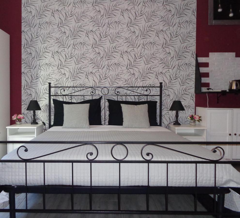Chloe'S Rooms Cagliari Bagian luar foto