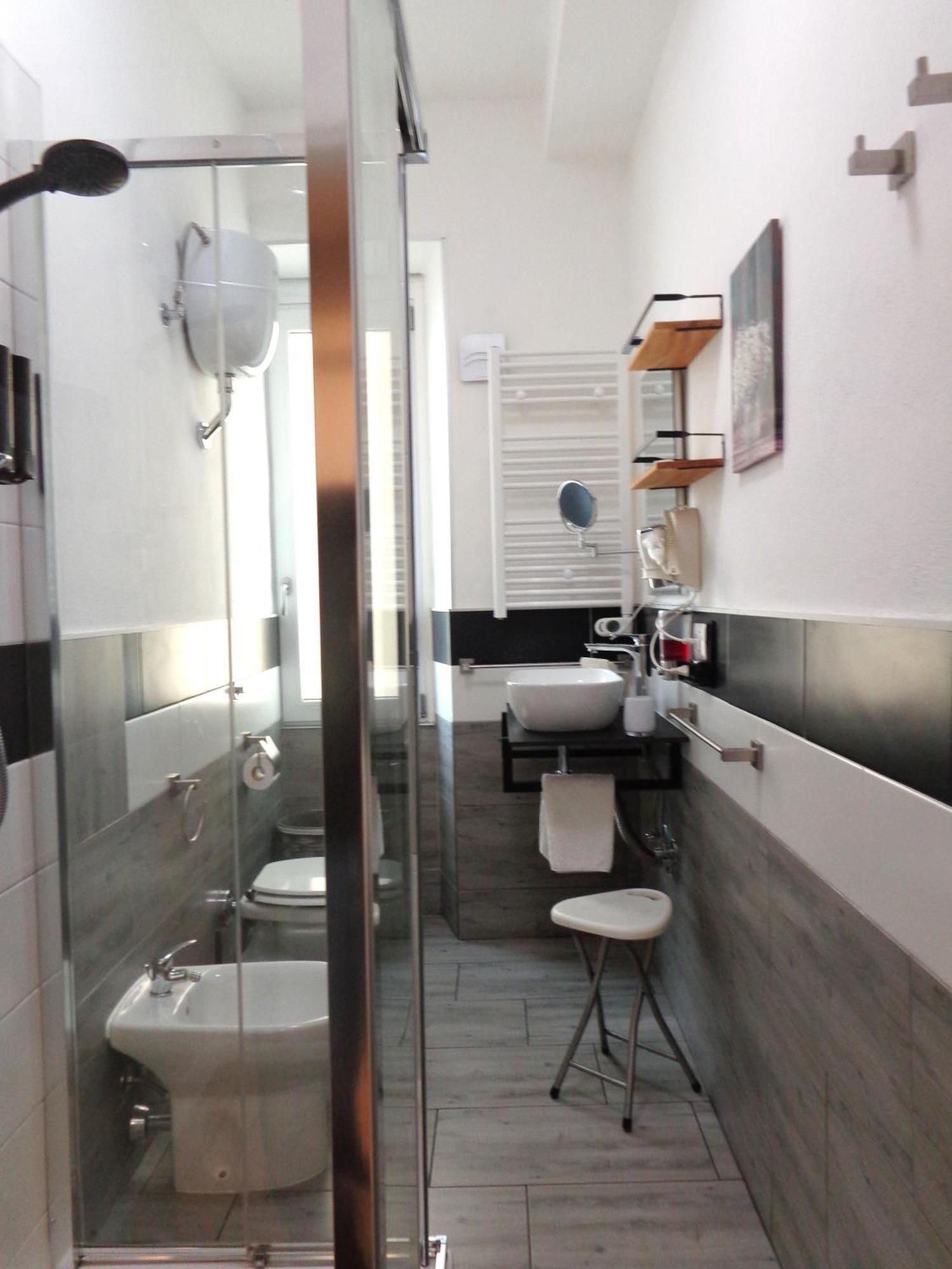 Chloe'S Rooms Cagliari Bagian luar foto
